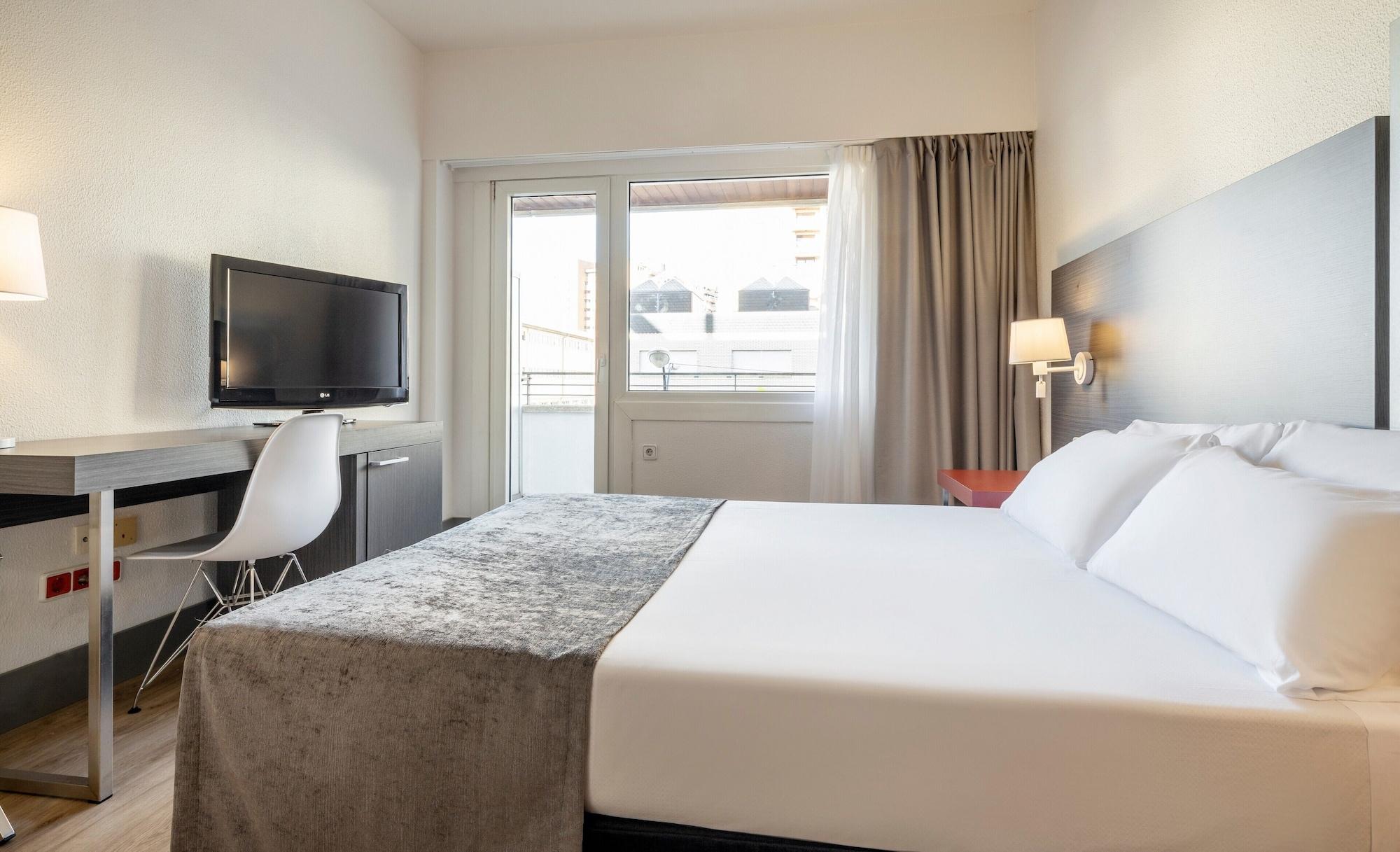 Ilunion Romareda Hotel Zaragoza Kültér fotó