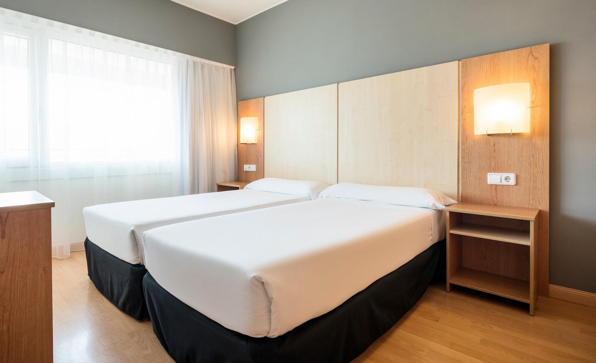 Ilunion Romareda Hotel Zaragoza Kültér fotó