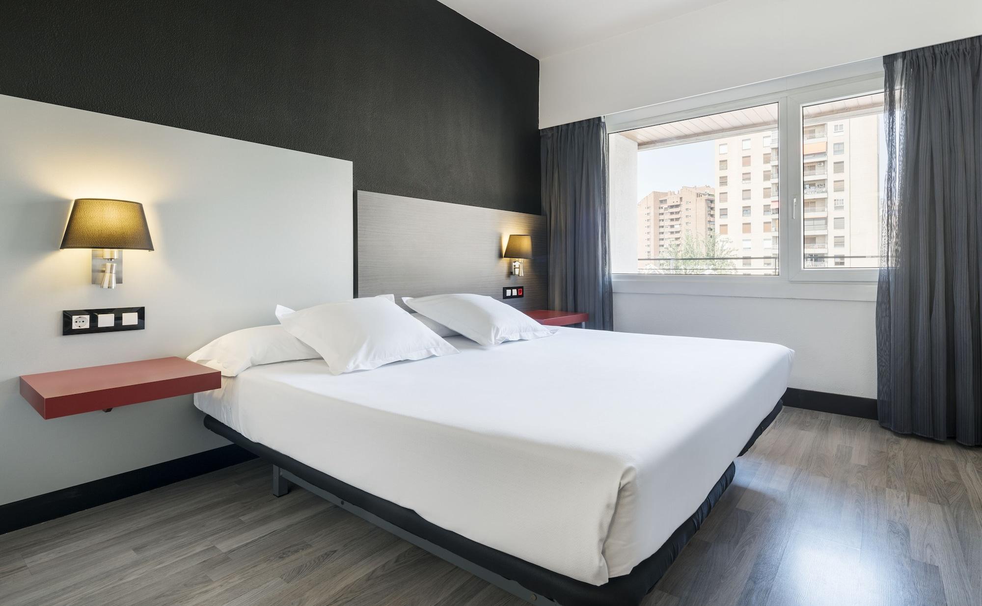 Ilunion Romareda Hotel Zaragoza Kültér fotó