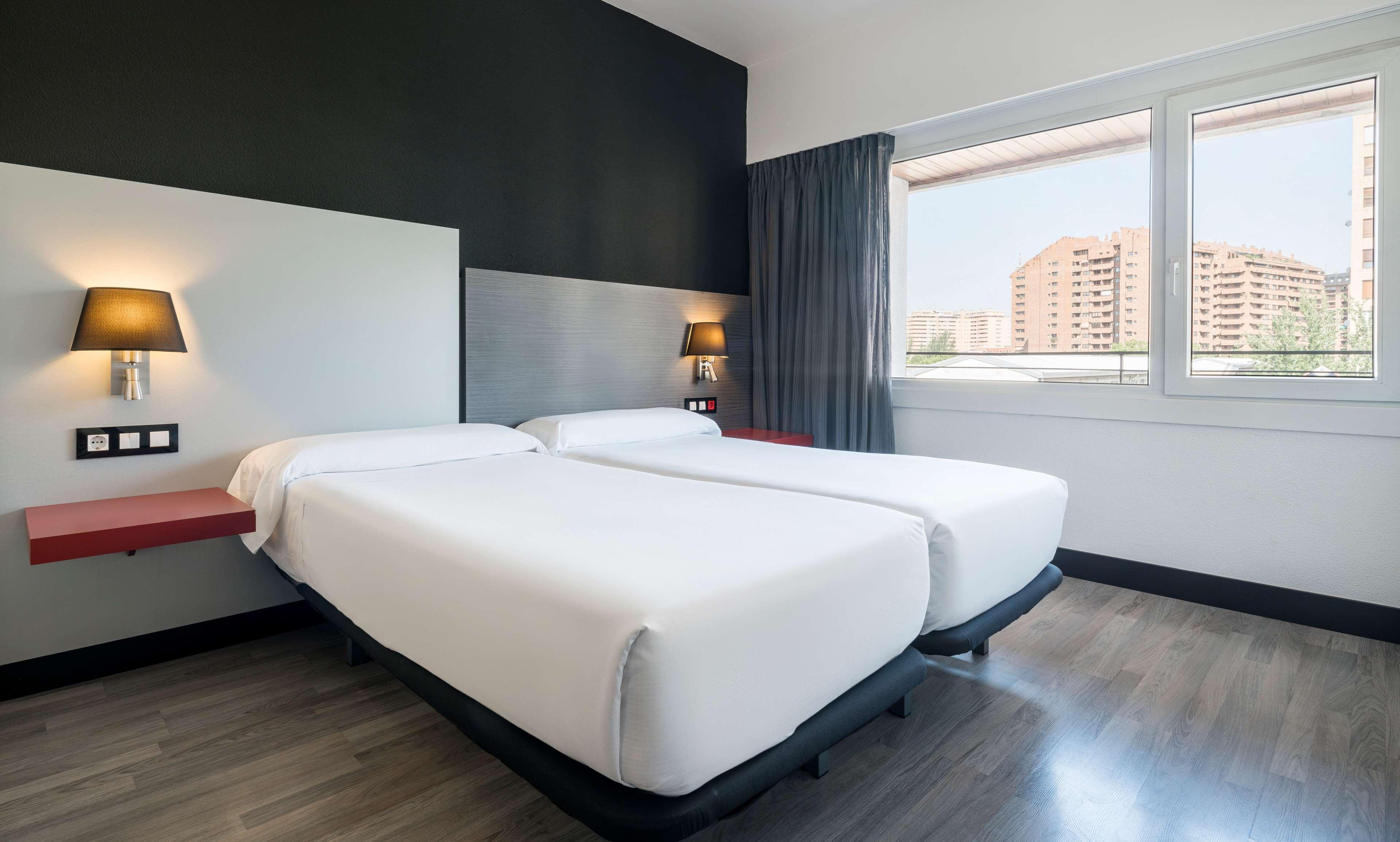 Ilunion Romareda Hotel Zaragoza Kültér fotó