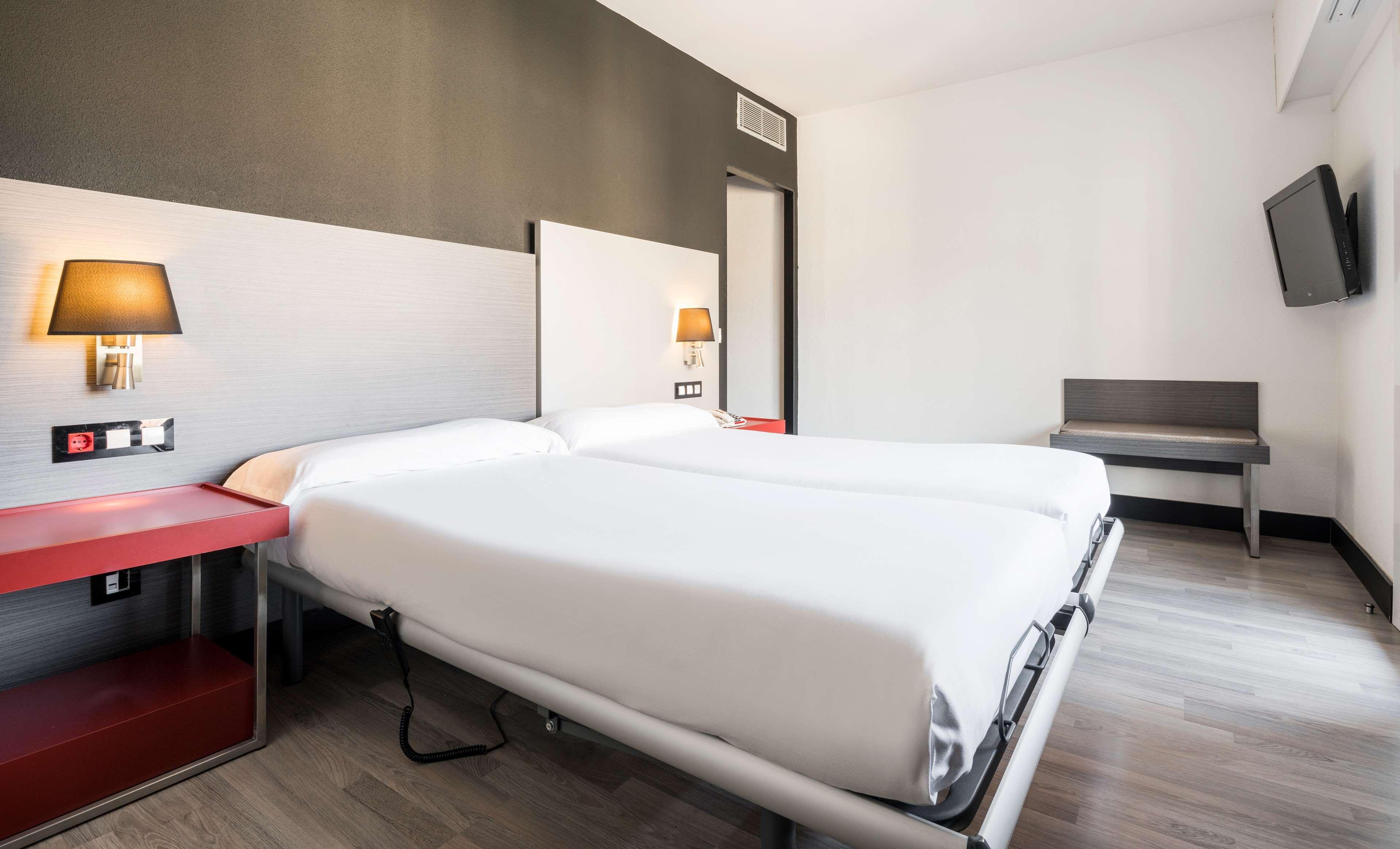 Ilunion Romareda Hotel Zaragoza Kültér fotó