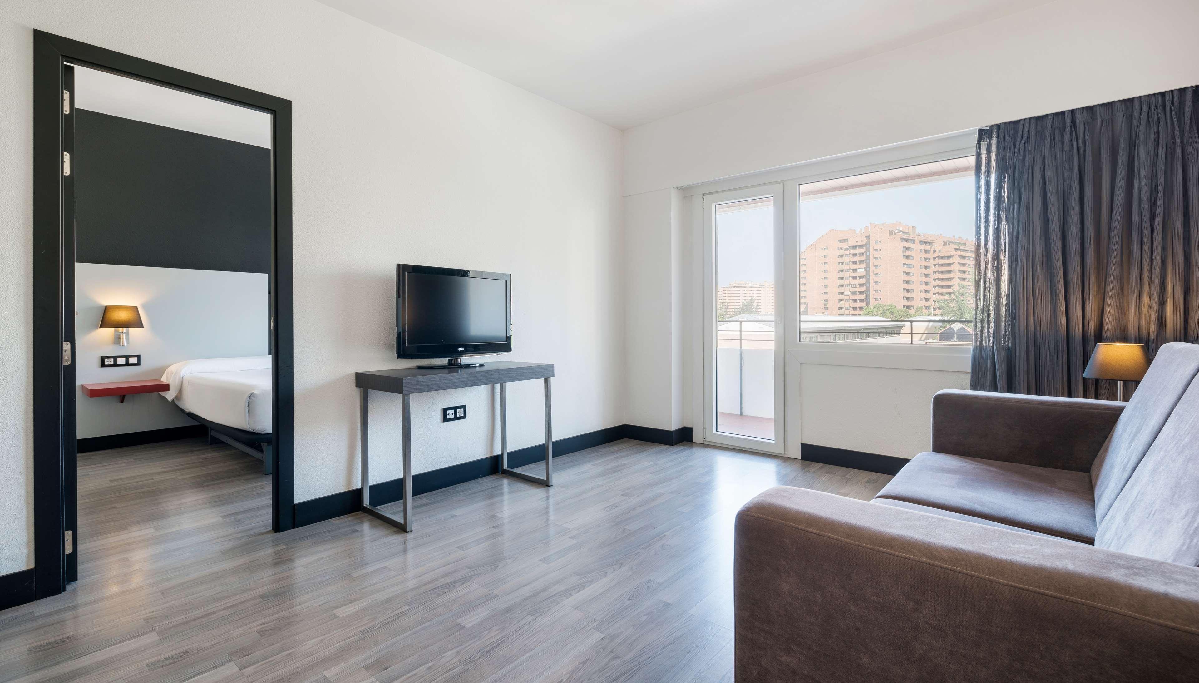 Ilunion Romareda Hotel Zaragoza Kültér fotó