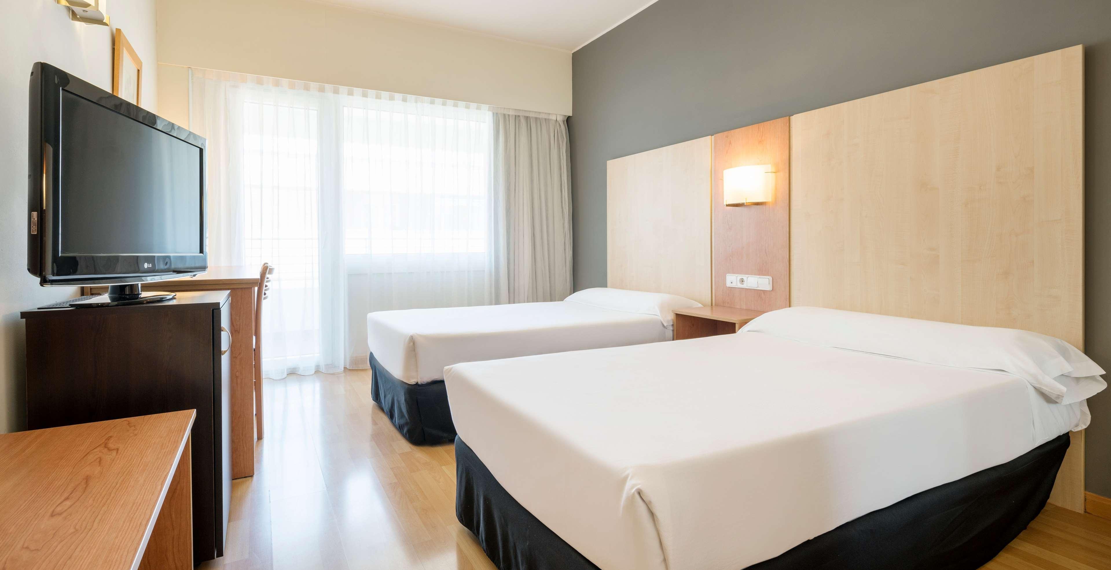 Ilunion Romareda Hotel Zaragoza Kültér fotó