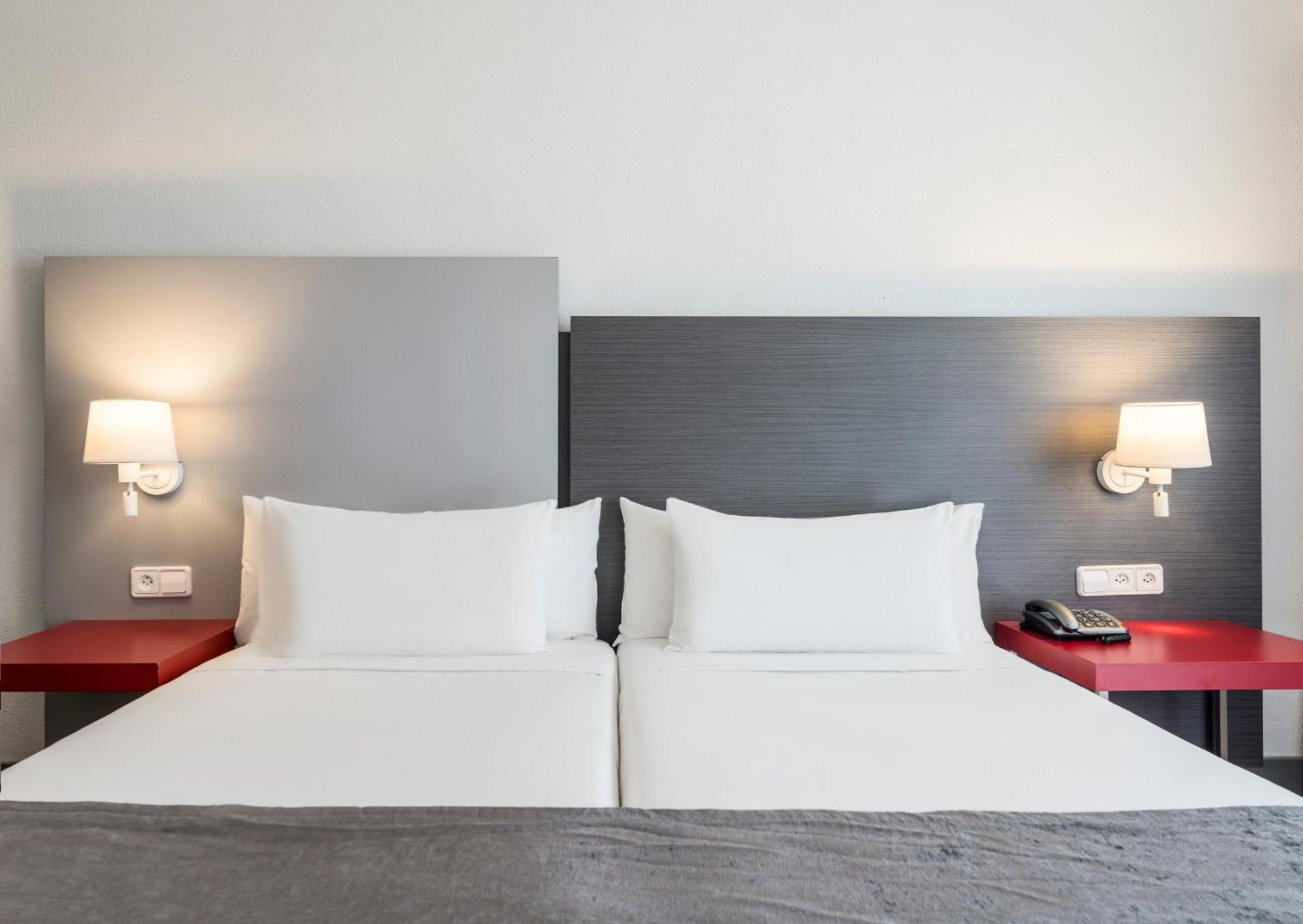 Ilunion Romareda Hotel Zaragoza Szoba fotó