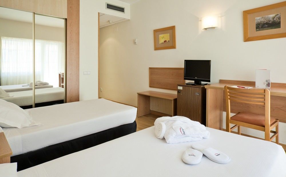 Ilunion Romareda Hotel Zaragoza Kültér fotó
